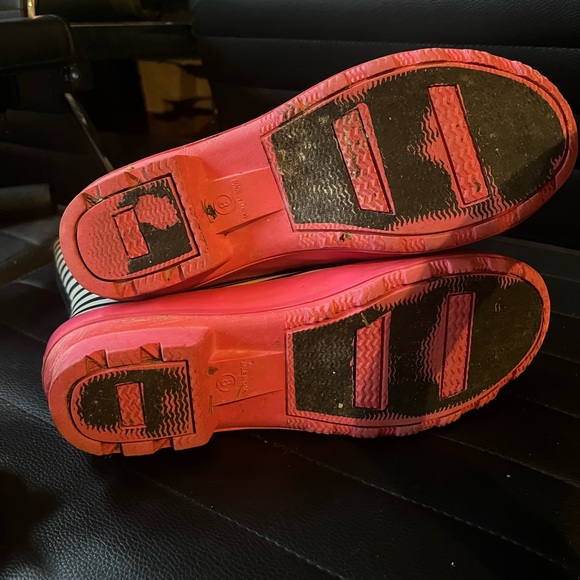 Time & Tru Women's Striped Rain Boots Size 8 Navy, White & Pink - Picture 4 of 5